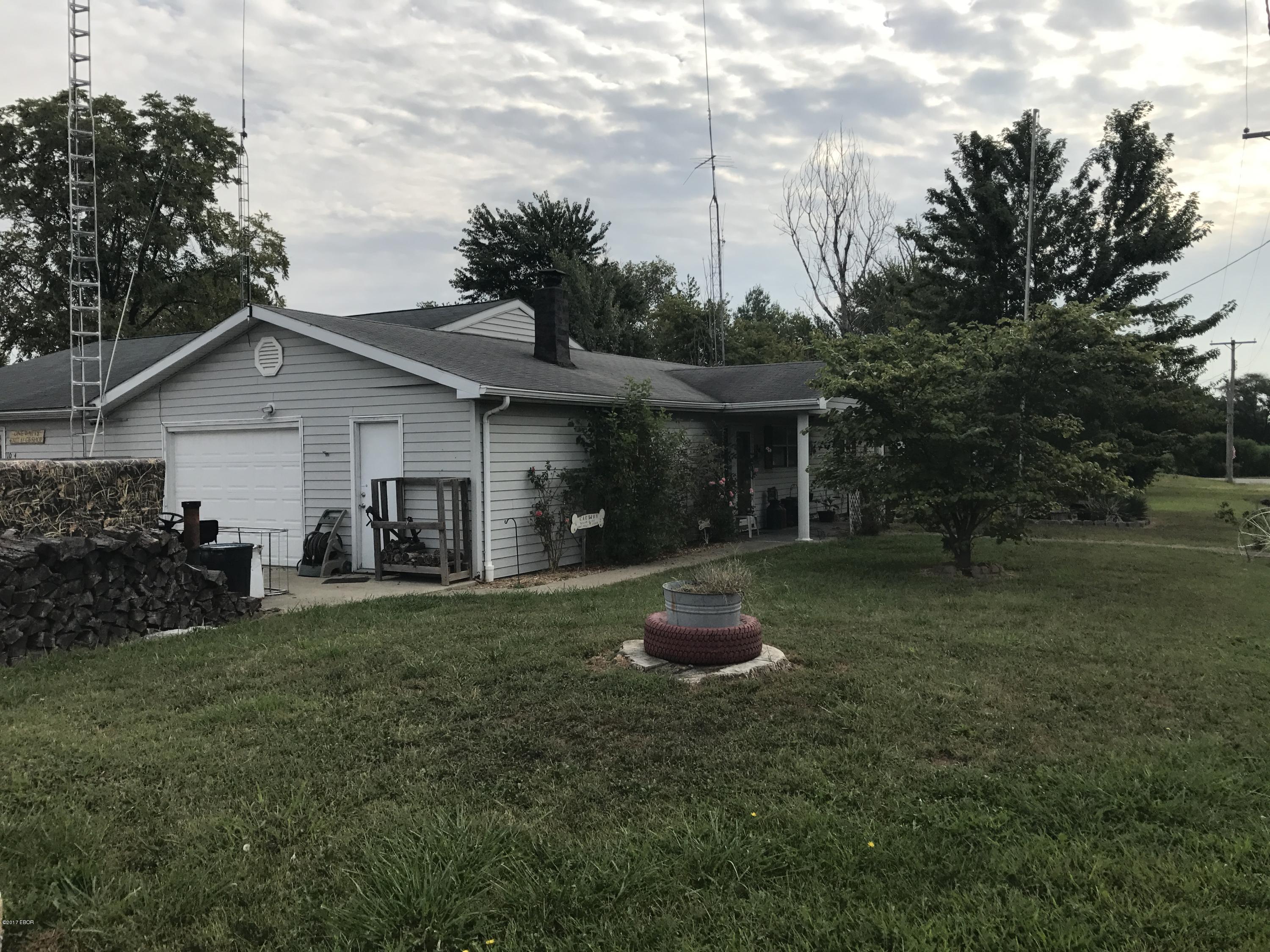 104 Ina Avenue Ina, IL 62846 - Photo 5 of 12