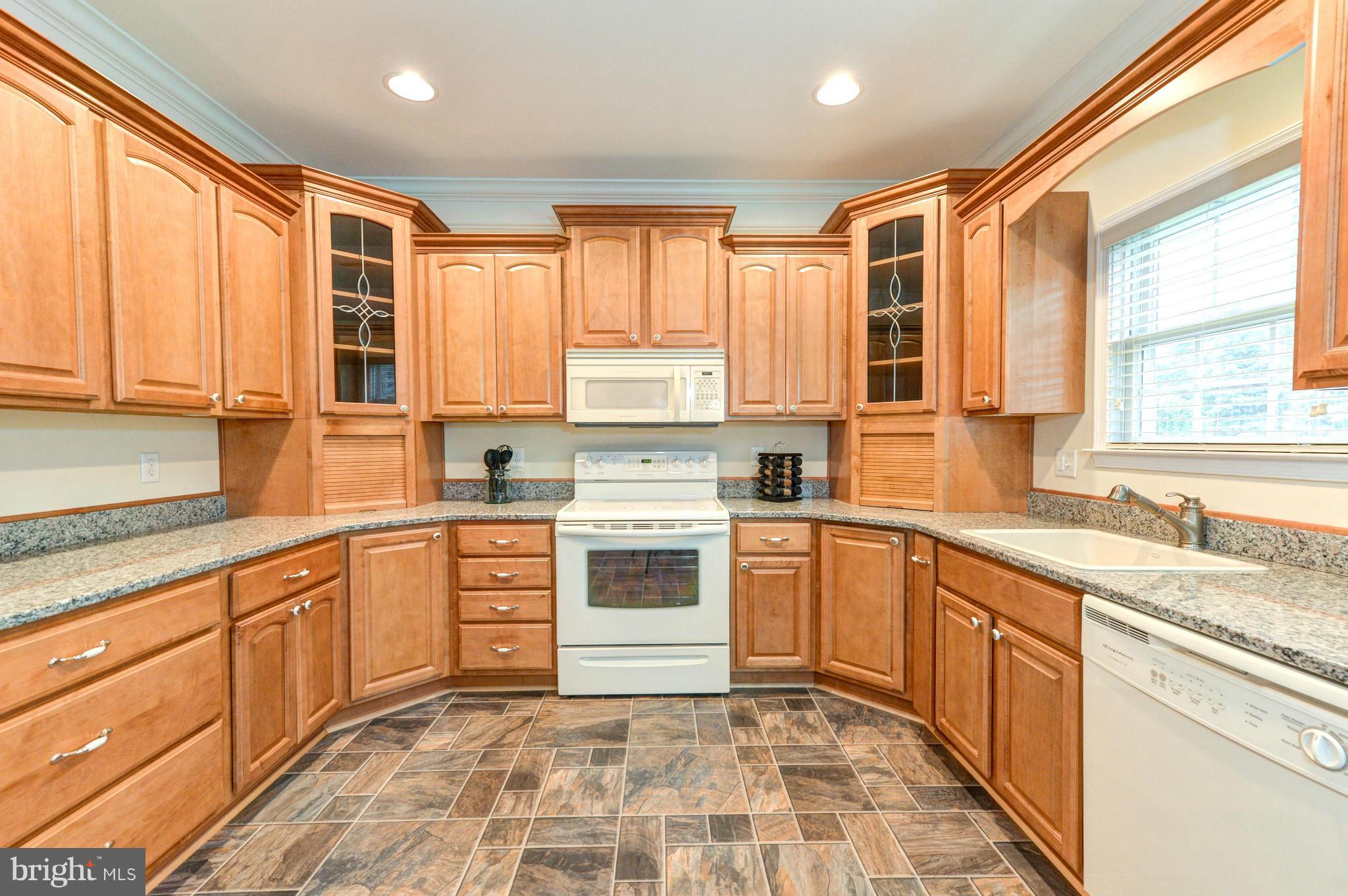 30 Riverside Drive Elkton, MD 21921 - Photo 7 of 30 Kitchen with beautiful laminate flooring