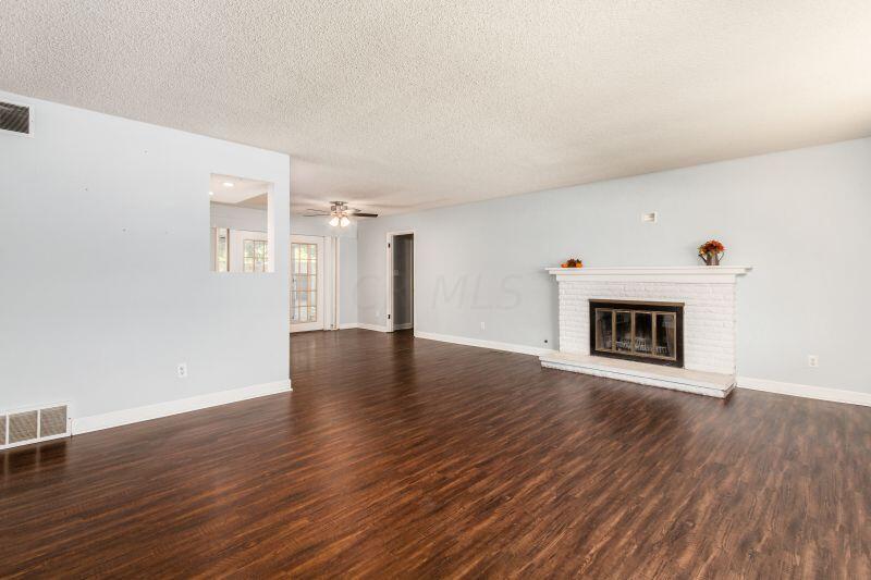 355 Flint Ridge Drive Columbus, OH 43230 - Photo 2 of 23 Living Room View 1