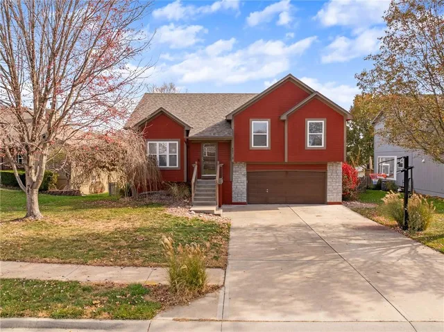 $365,000 | 607 Bradford Court, Raymore, MO 64083