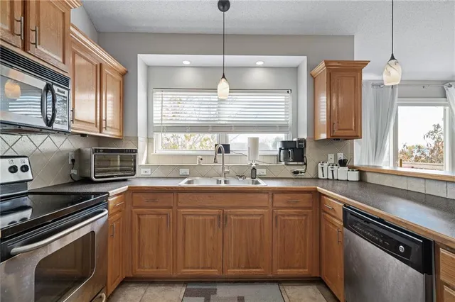 $360,000 | 607 Bradford Court, Raymore, MO 64083