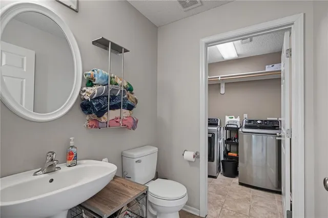 $360,000 | 607 Bradford Court, Raymore, MO 64083