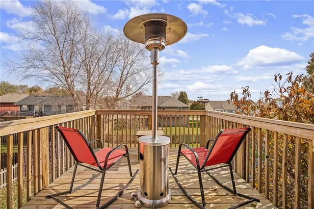 $360,000 | 607 Bradford Court, Raymore, MO 64083