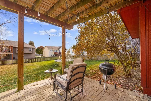 $360,000 | 607 Bradford Court, Raymore, MO 64083