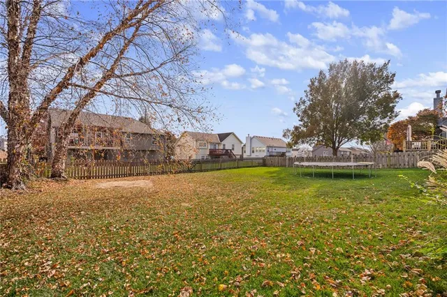 $360,000 | 607 Bradford Court, Raymore, MO 64083