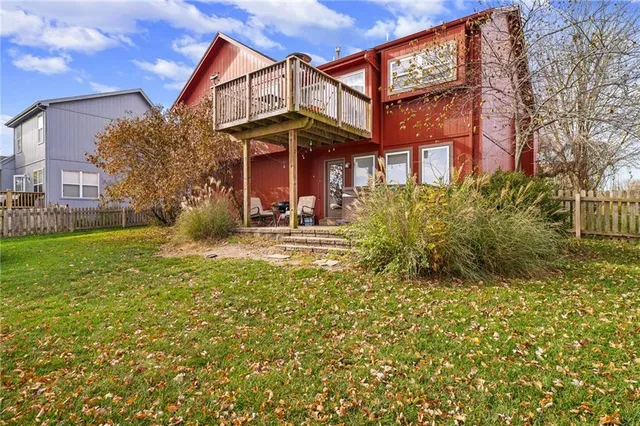 $360,000 | 607 Bradford Court, Raymore, MO 64083