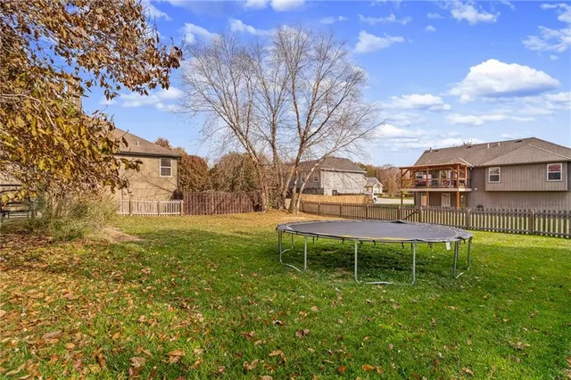 $360,000 | 607 Bradford Court, Raymore, MO 64083