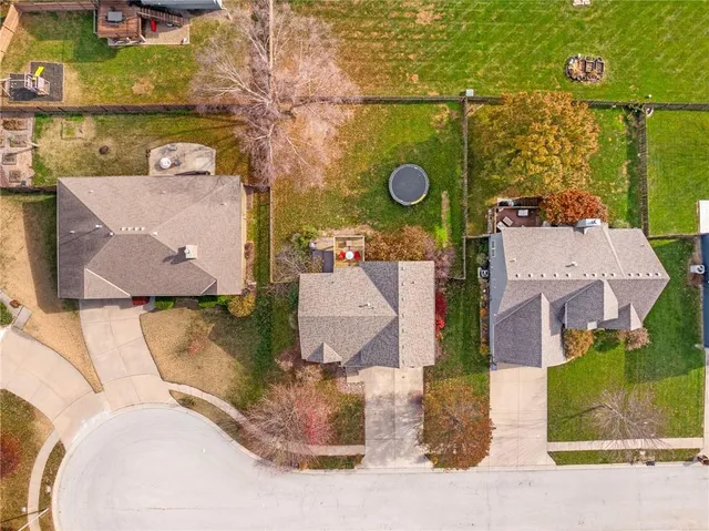 $360,000 | 607 Bradford Court, Raymore, MO 64083