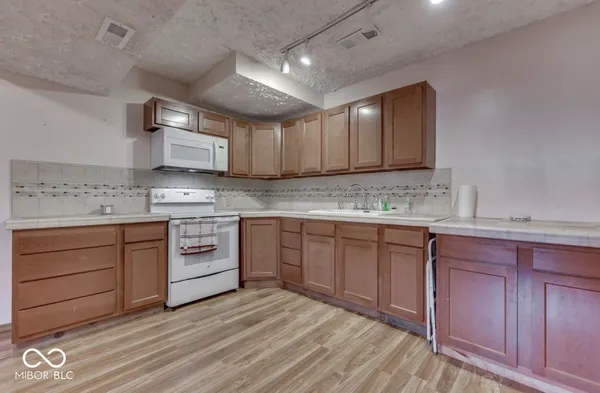 $2,500 | 3935 Mistletoe Drive, Indianapolis, IN 46237