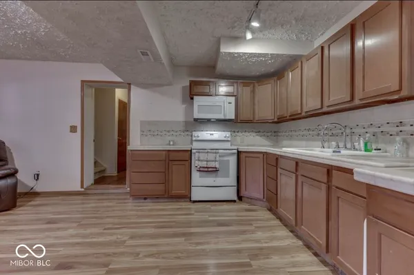 $2,500 | 3935 Mistletoe Drive, Indianapolis, IN 46237
