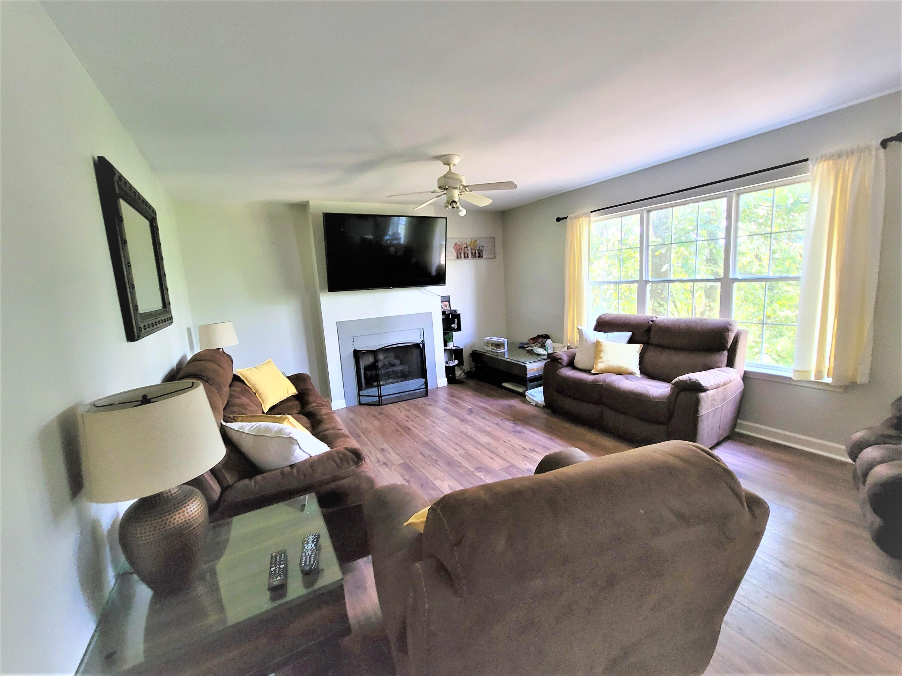 305 Whitehall Road Chattanooga, TN 37405 - Photo 2 of 4 livingroom1