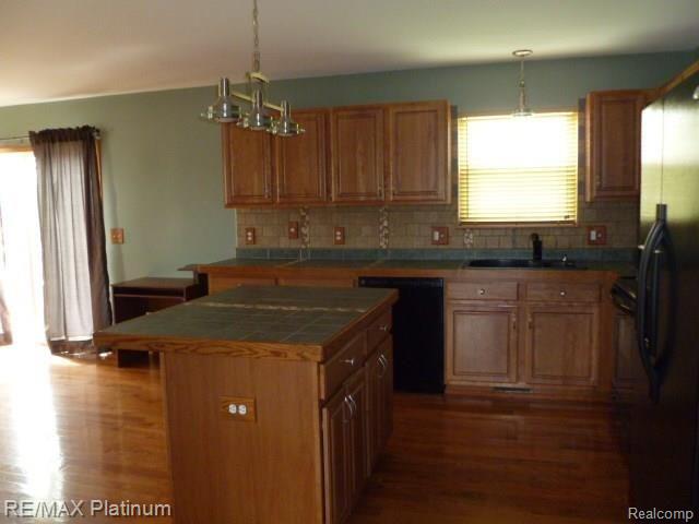 8166 Pinckney Road Pinckney, MI 48169 - Photo 6 of 15 P1030107.jpg