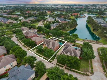 $850,000 | 5930 Santa Fe Springs Drive, Houston, TX 77041