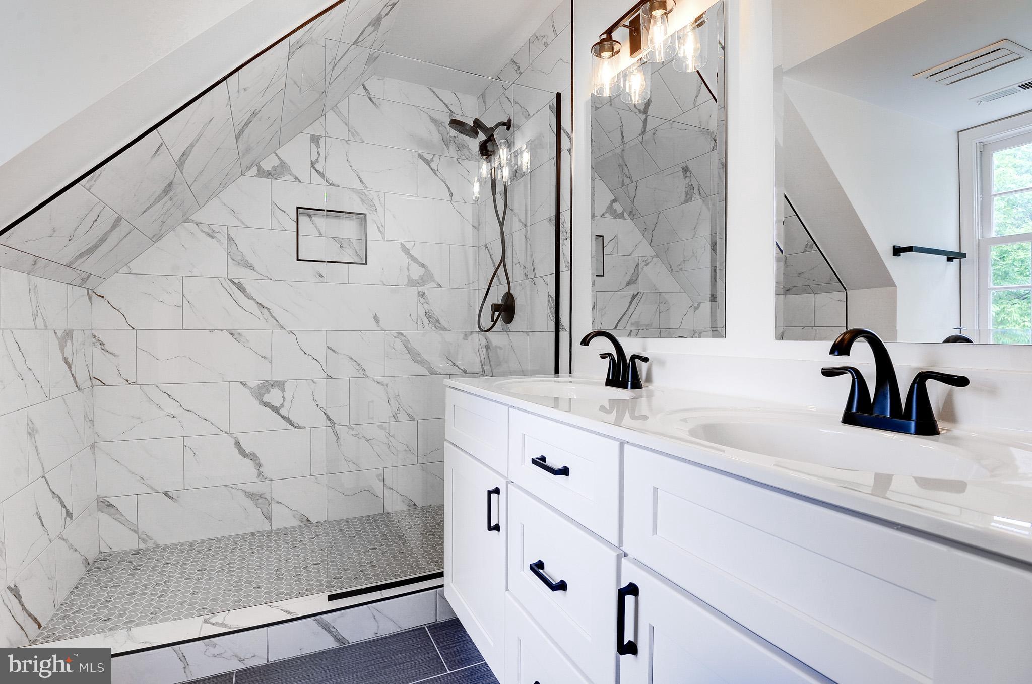 20760 Unison Road Round Hill, VA 20141 - Photo 26 of 47 Upper-Level Bedroom 1 Ensuite Bathroom
