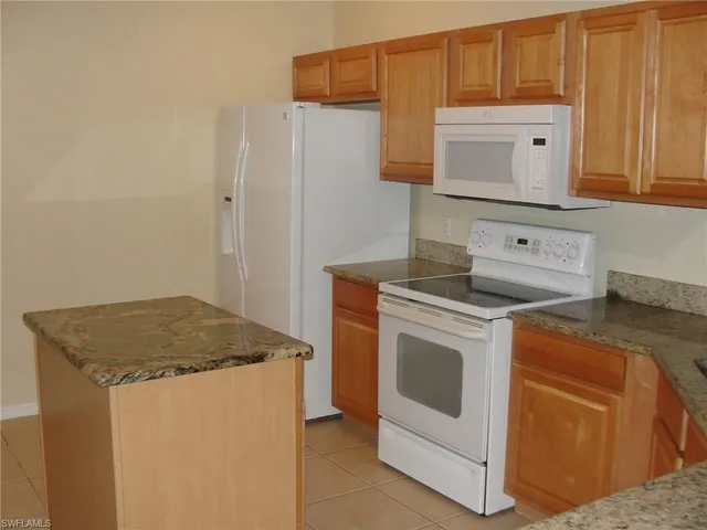 $2,400 | 1295 Henley Street, Unit 1204, Naples, FL 34105