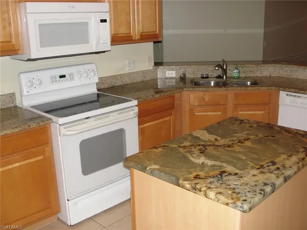 $2,400 | 1295 Henley Street, Unit 1204, Naples, FL 34105