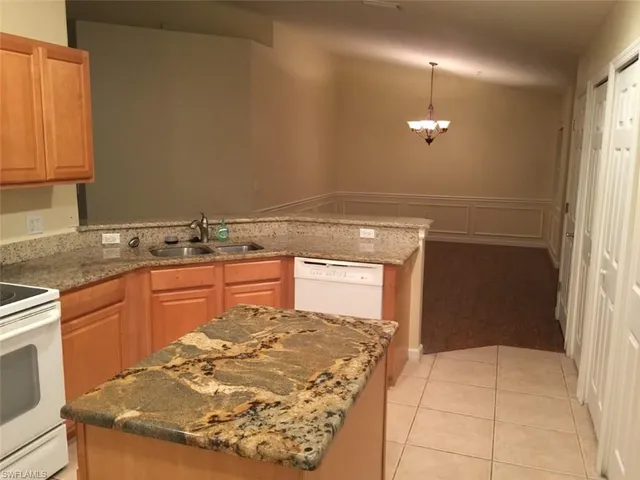 $2,400 | 1295 Henley Street, Unit 1204, Naples, FL 34105