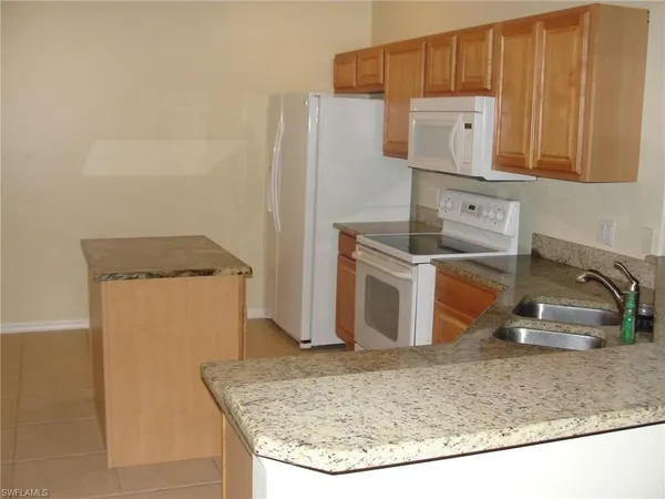 $2,400 | 1295 Henley Street, Unit 1204, Naples, FL 34105