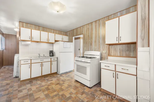 $250,000 | 156 East Fullerton Avenue, Glendale Heights, IL 60139