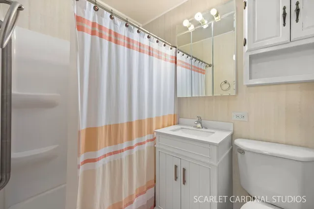 $250,000 | 156 East Fullerton Avenue, Glendale Heights, IL 60139