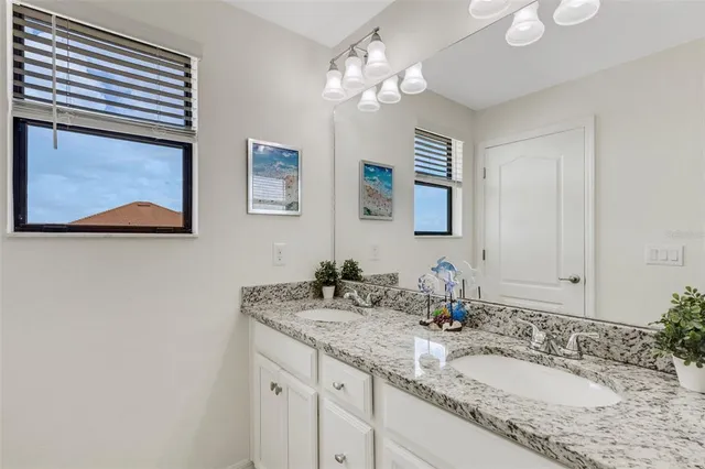 $525,000 | 19353 Cruise Drive, Venice, FL 34292