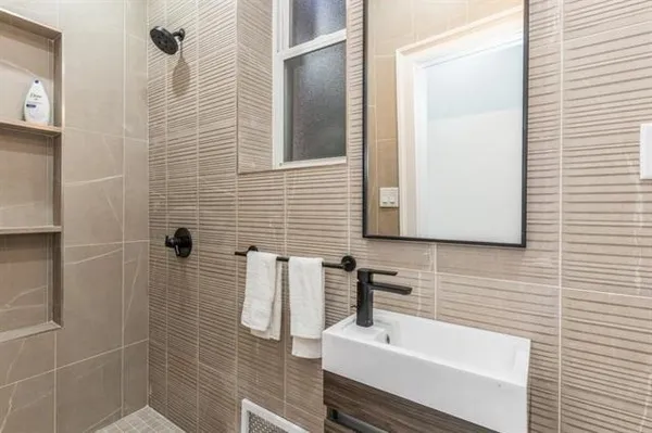 $3,300 | 275 Ogden Avenue, Unit 2, Jersey City, NJ 07307