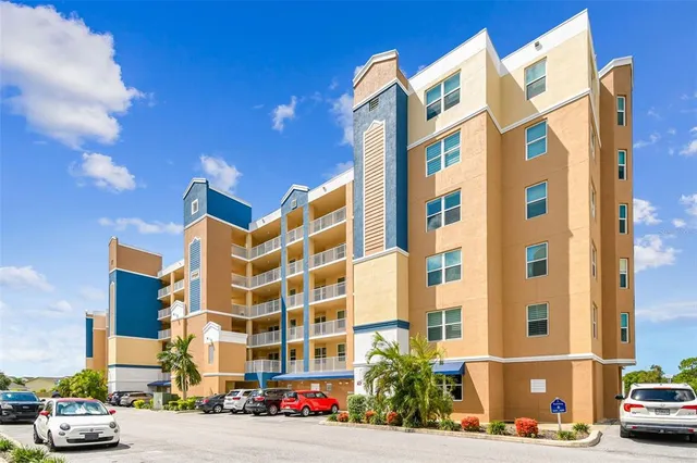 $380,000 | 960 Starkey Road, Unit 8204, Largo, FL 33771