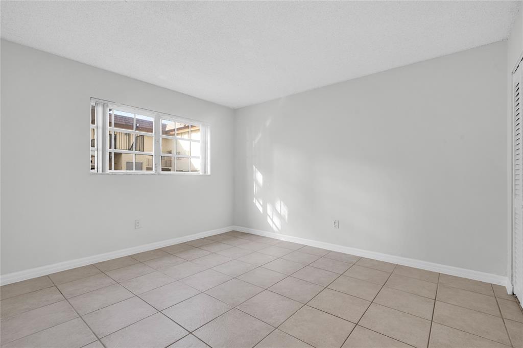 8600 Southwest 109th Avenue, Unit 4101 Miami, FL 33173 - Photo 12 of 34 a view of an empty room with a window