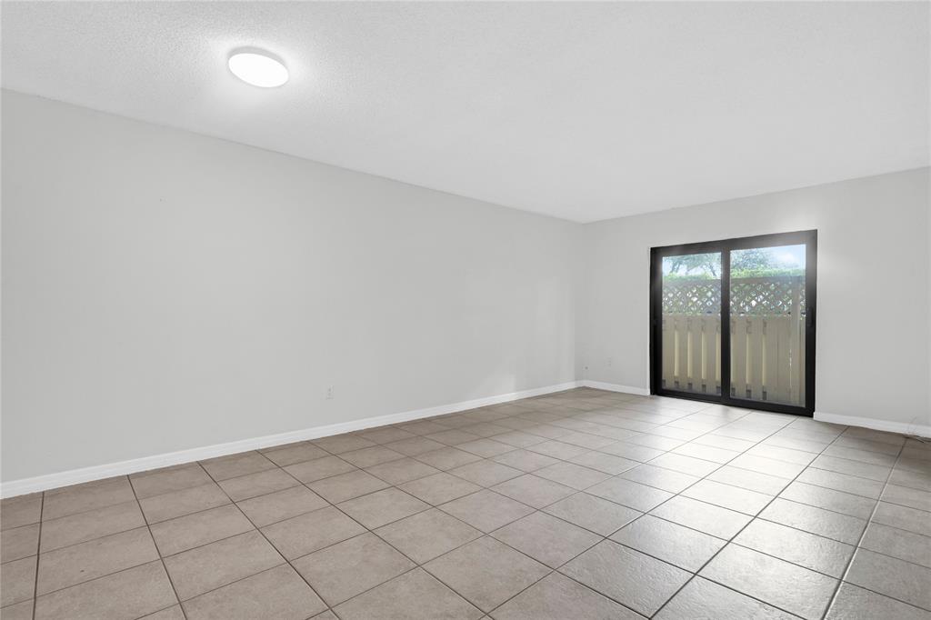 8600 Southwest 109th Avenue, Unit 4101 Miami, FL 33173 - Photo 16 of 34 a view of an empty room and window