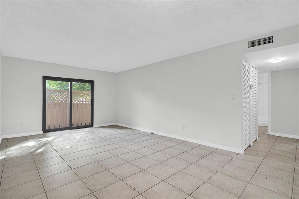 8600 Southwest 109th Avenue, Unit 4101 Miami, FL 33173 - Photo 17 of 34 an empty room with windows