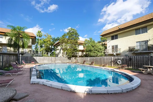 $275,000 | 8600 Southwest 109th Avenue, Unit 4101, Miami, FL 33173