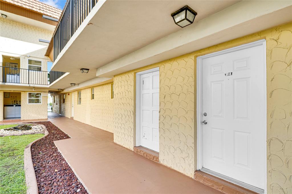 8600 Southwest 109th Avenue, Unit 4101 Miami, FL 33173 - Photo 4 of 34 a view of entryway with livingroom