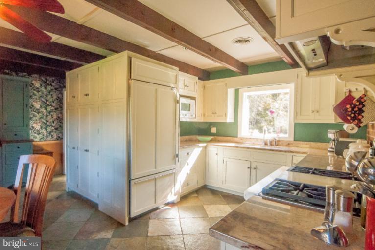 5131 Green Bridge Road Dayton, MD 21036 - Photo 4 of 26 Kitchen