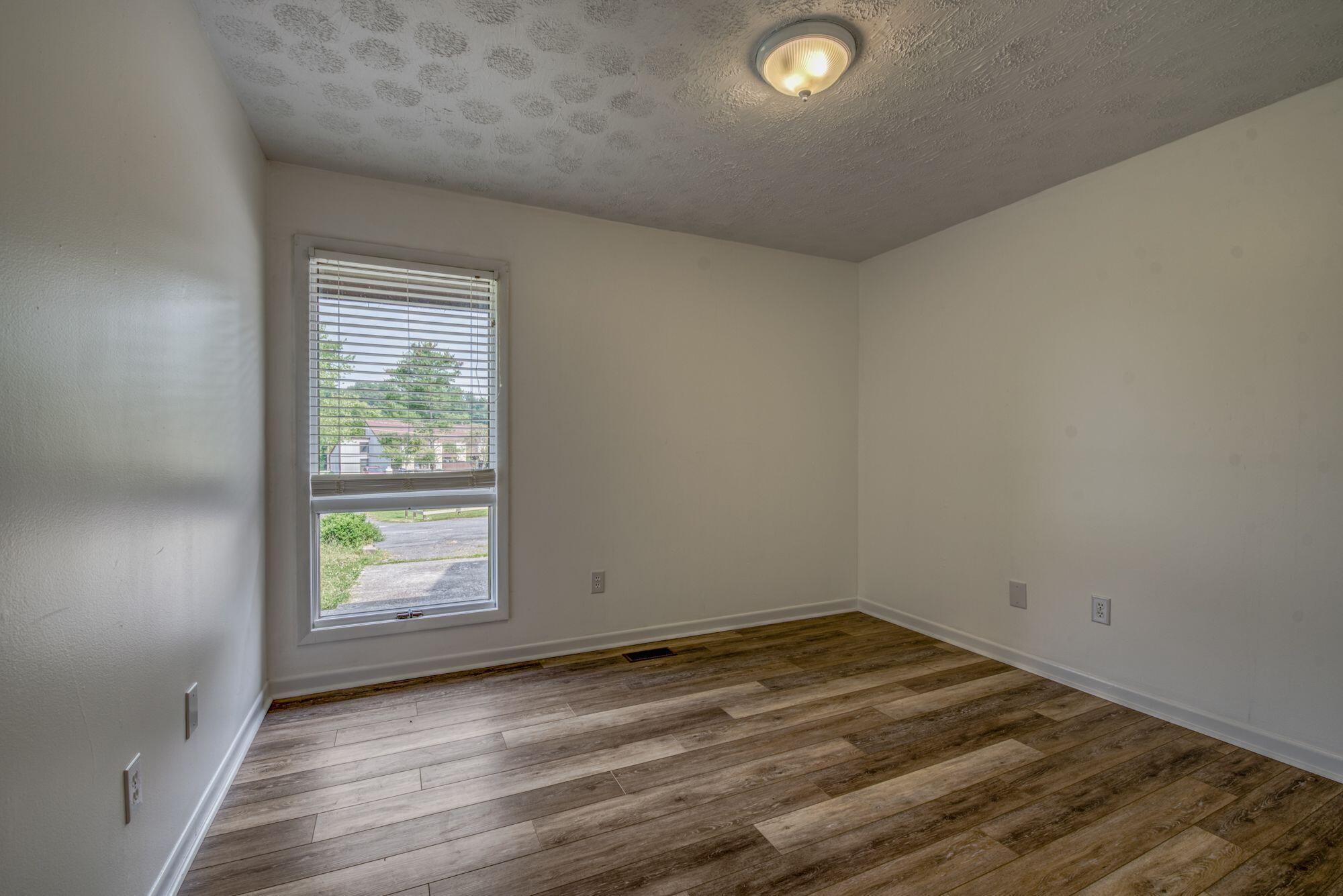 780 Hamilton Road, Unit D8 Blountville, TN 37617 - Photo 12 of 17 D8-14 bedrooom