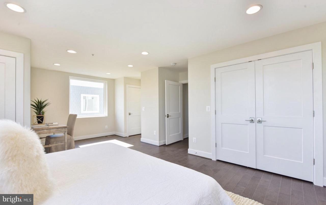 2815 24th Road South Arlington, VA 22206 - Photo 25 of 27 a spacious bedroom with a bed and a potted plant
