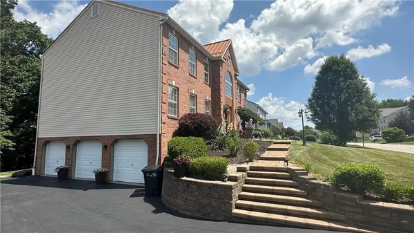$470,000 | 440 Chapeldale Drive, Apollo, PA 15613