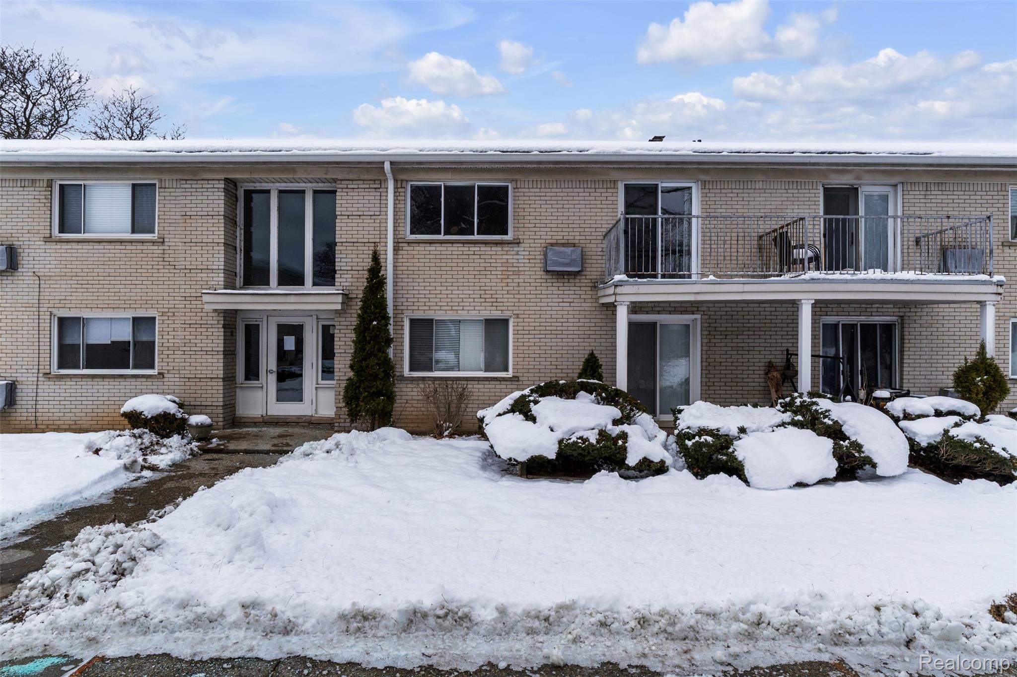 4113 Telegraph Road, Unit A214 Bloomfield Hills, MI 48302 - Photo 3 of 30