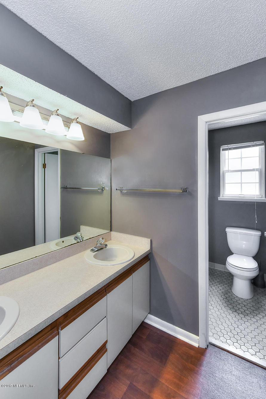 11564 Young Road Jacksonville, FL 32218 - Photo 12 of 24 Hall bath
