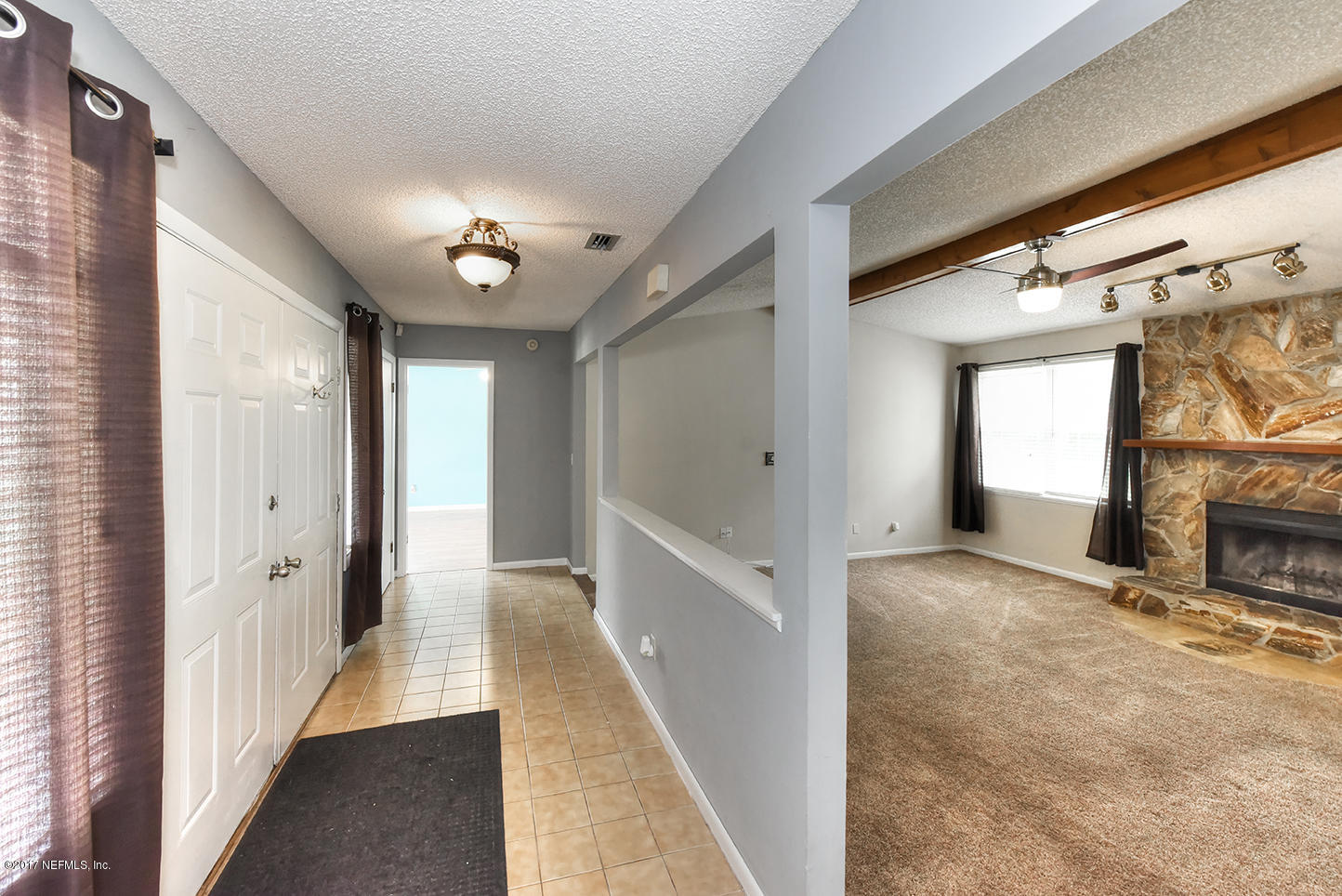 Entry/Living
