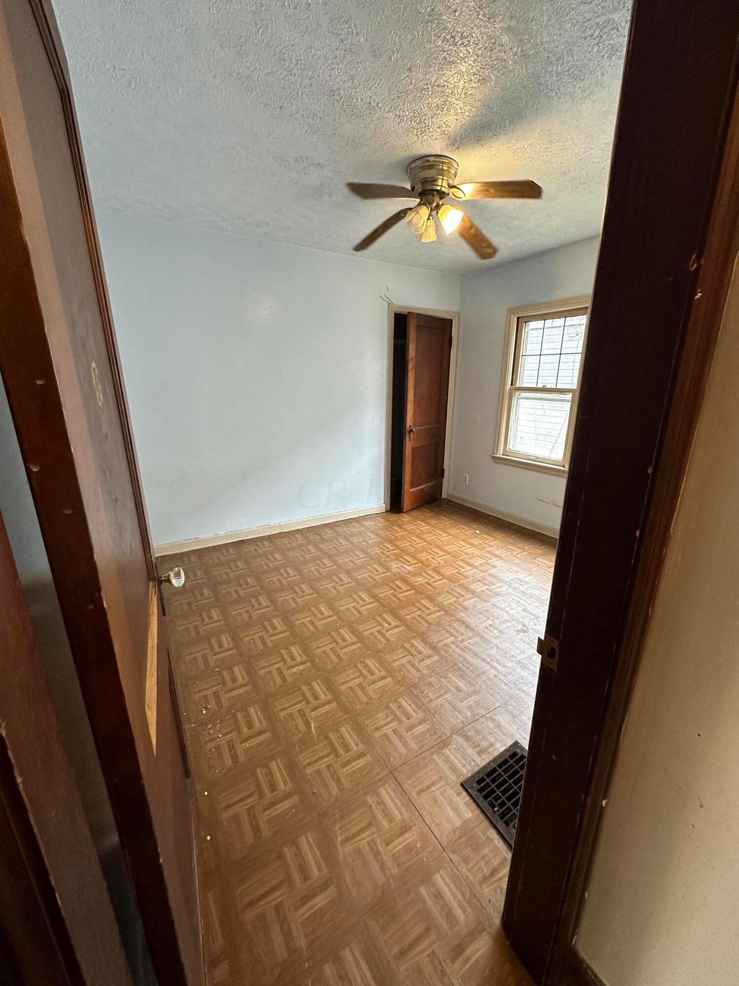 1317 Lockbourne Road Columbus, OH 43206 - Photo 21 of 42 IMG_2406