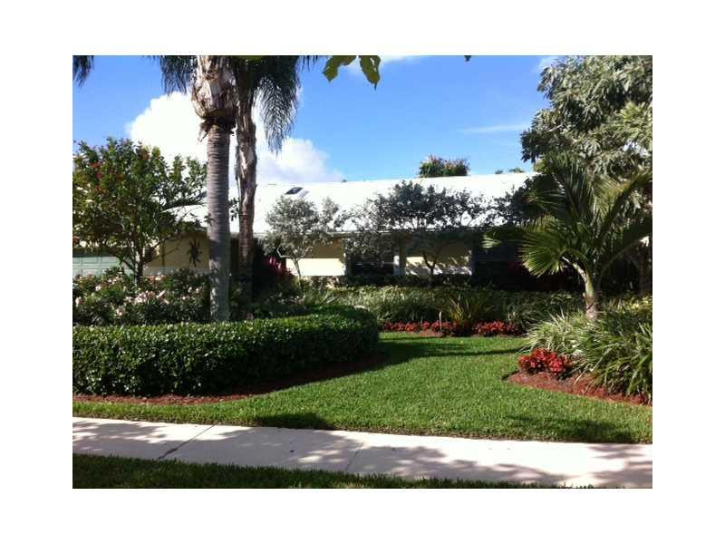 7697 West Country Club Boulevard Boca Raton, FL 33487 - Photo 2 of 11 Exterior Front