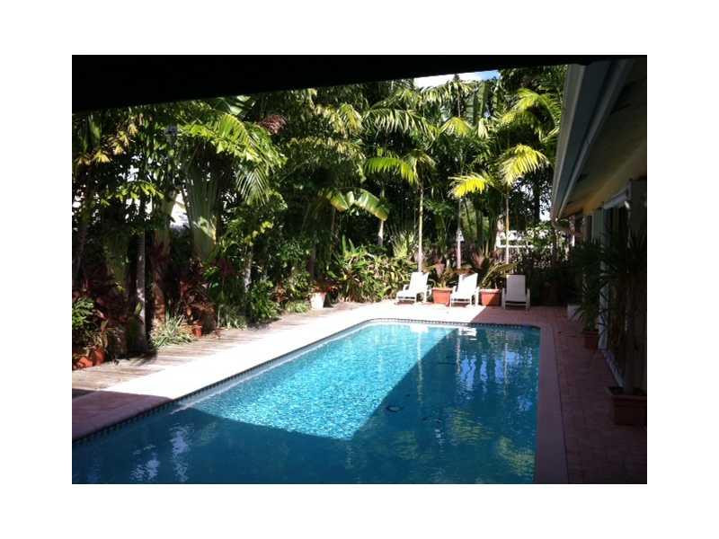 7697 West Country Club Boulevard Boca Raton, FL 33487 - Photo 5 of 11 Exterior Front