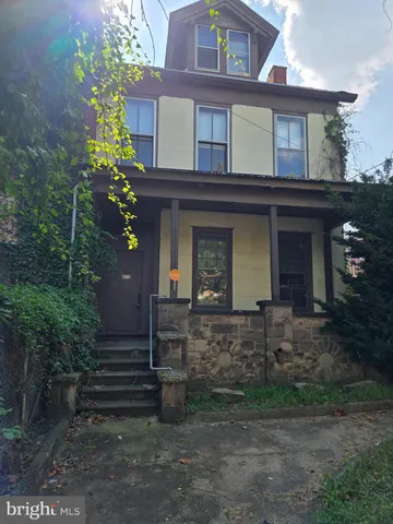 a view of a house with a yard and plants