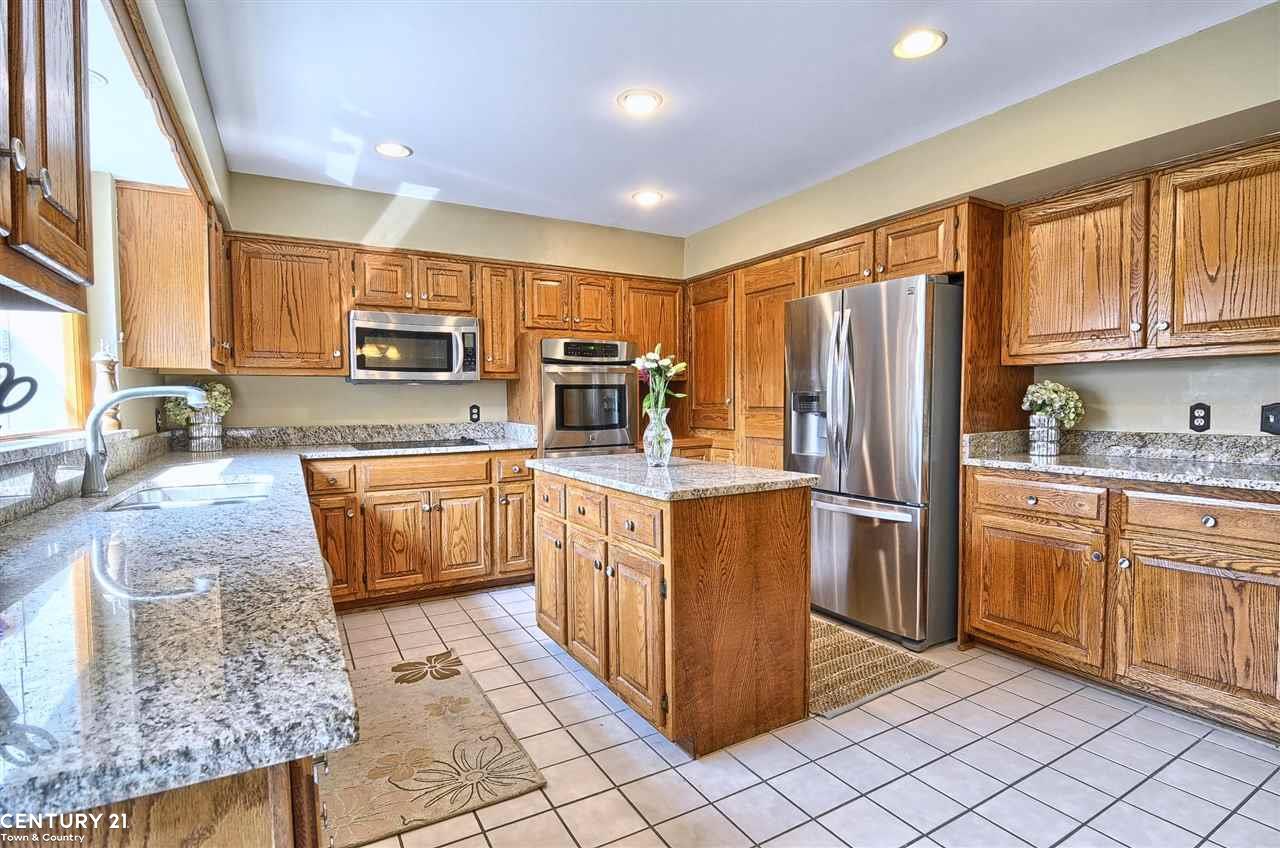 3195 Summit Ridge Drive Rochester Hills, MI 48306 - Photo 4 of 40