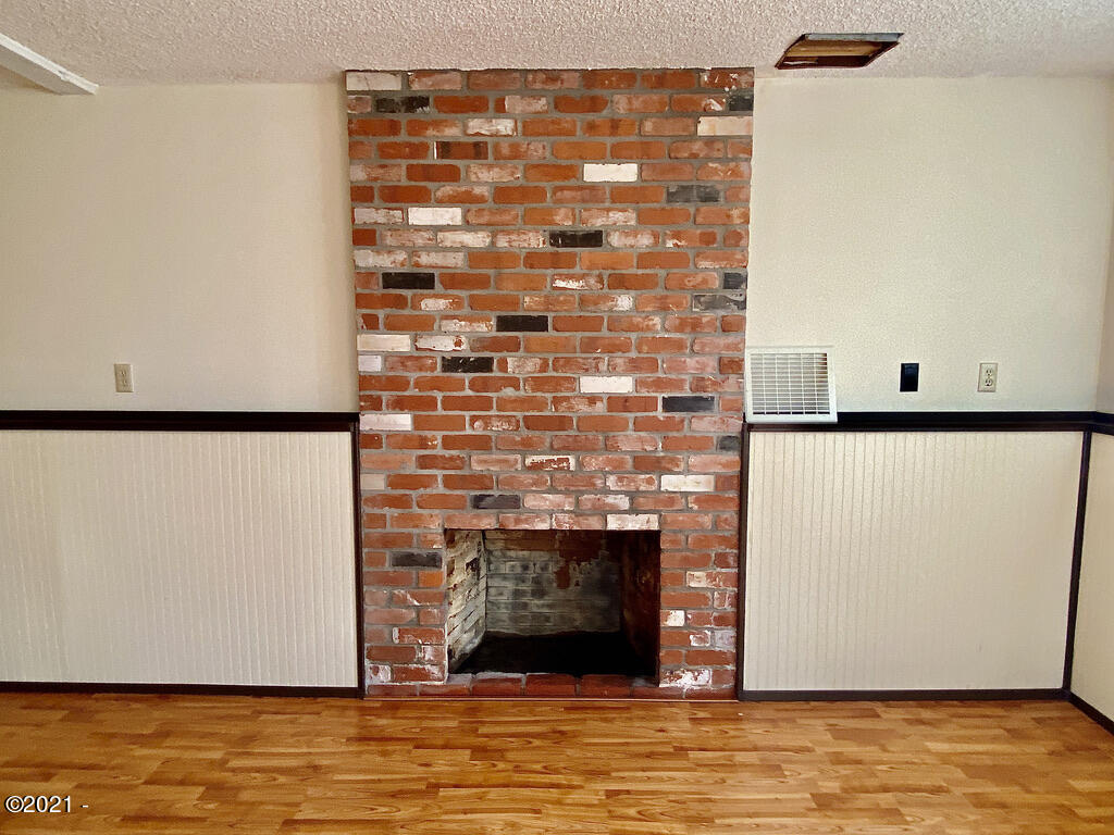 35 Southwest Hurbert Street Newport, OR 97365 - Photo 35 of 39 Bonus Room with Fireplace