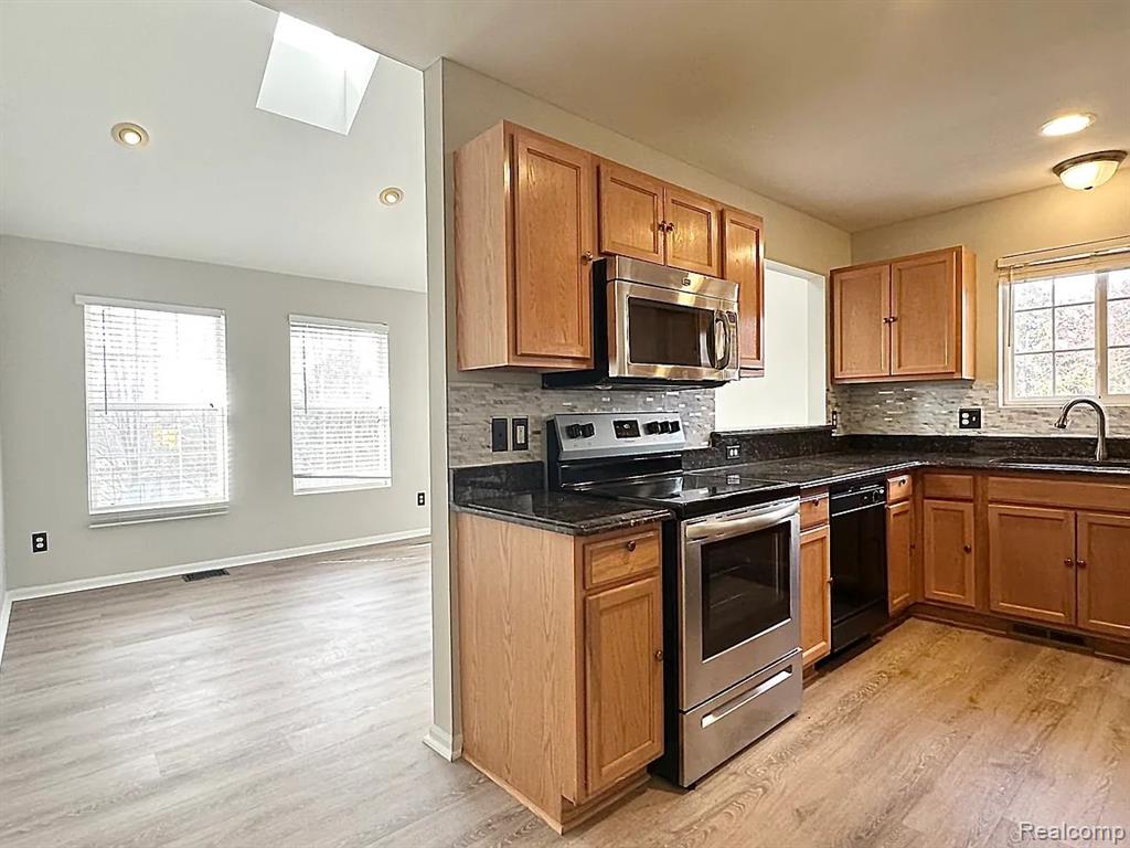 1075 Beaver Run Troy, MI 48083 - Photo 18 of 29