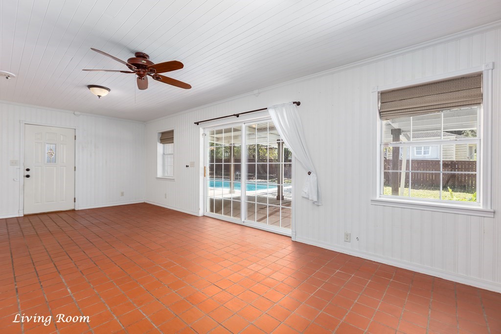 421 House Street Lufkin, TX 75904 - Photo 26 of 46 a view of an empty room with a window