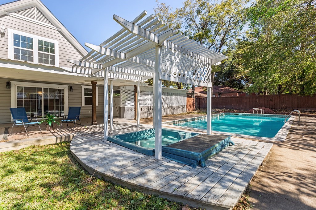 421 House Street Lufkin, TX 75904 - Photo 34 of 46 front view of a house with porch next to a yard