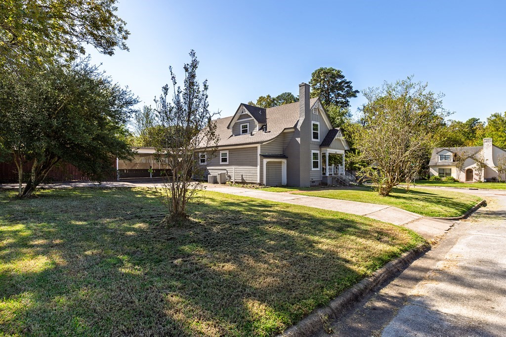 421 House Street Lufkin, TX 75904 - Photo 40 of 46 a swimming pool with yard in front of it