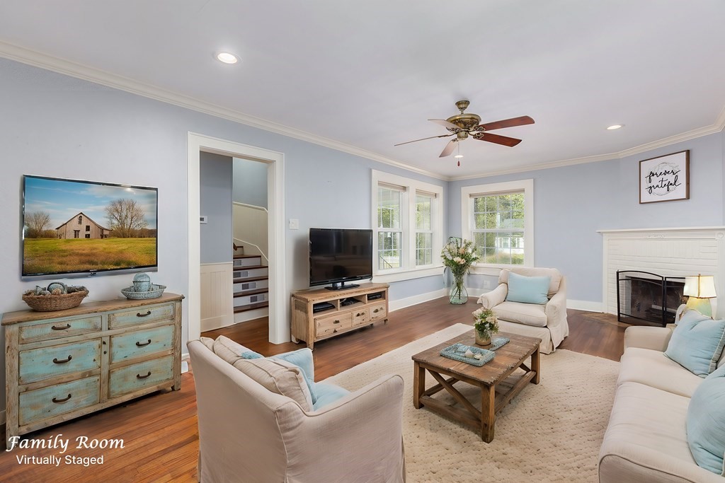 421 House Street Lufkin, TX 75904 - Photo 4 of 46 a living room with furniture and a flat screen tv